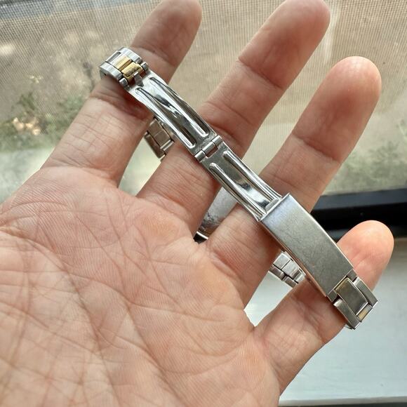 Vintage Geneva Two Tone Gold Silver Ladies Watch Japan Movement Stainless Steel - Picture 5 of 9